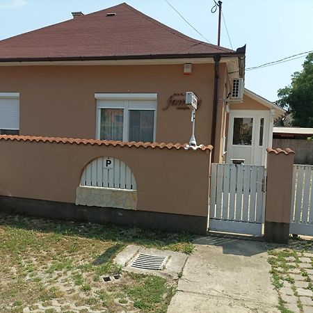 Hotel Family Vendeghaz Hajdúszoboszló Exterior foto